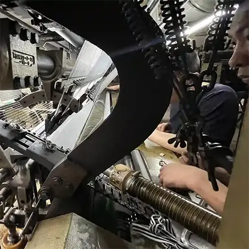 OUR-EXPERT-IN-WARPKNIT-scaled